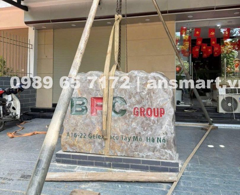 biển hiệu đá tự nhiên nguyên khối
